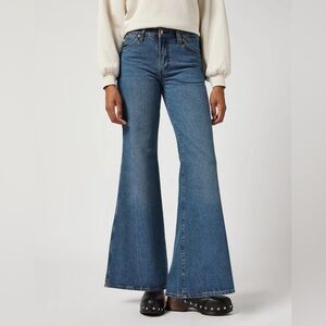 Wrangler wanderer mid rise flair jeans 35X30